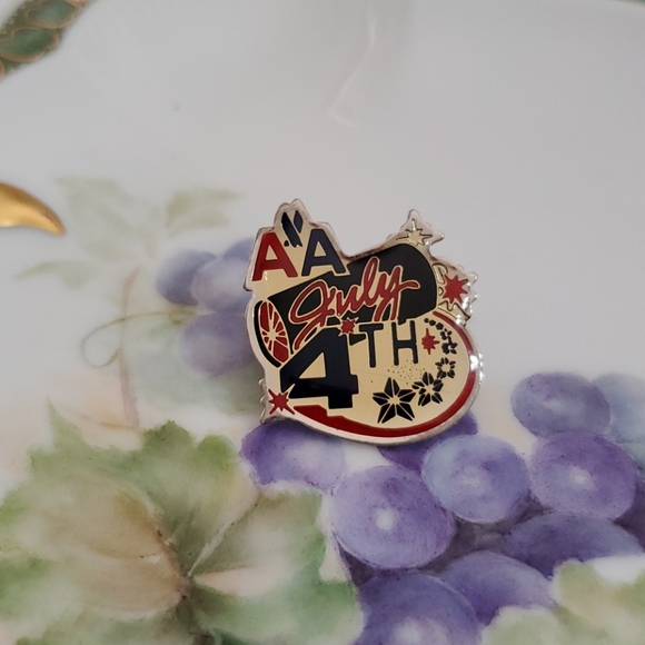 Vintage Legacy American Airlines 4th of July fireworks company logo pinback DFW - Picture 5 of 5